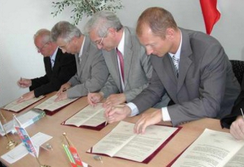 Bild 2 Unterzeichnung Karlsbader Erklärung